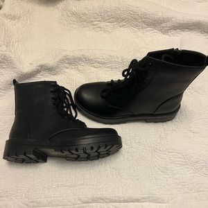 Combat boots